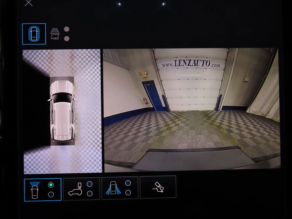 Used 2025 GMC Yukon Denali w/ Sun & Power Step Package image 14