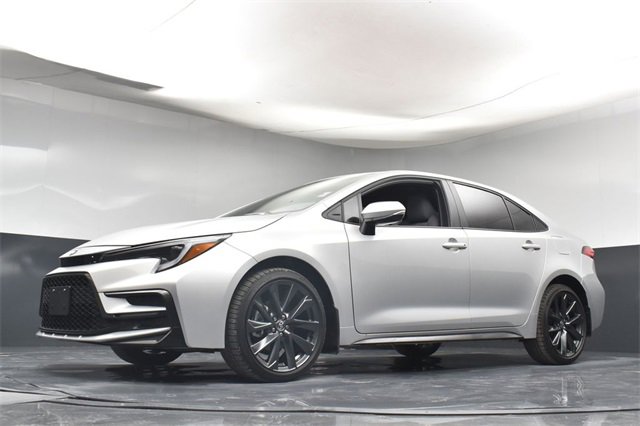 Used 2025 Toyota Corolla SE image 32