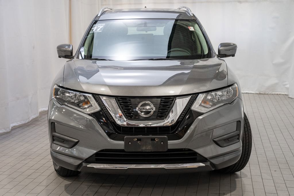 Used 2017 Nissan Rogue SV w/ SV Premium Package image 3