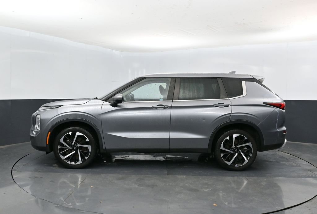 Used 2022 Mitsubishi Outlander SE image 9