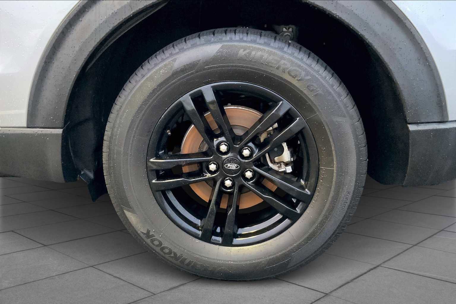 Used 2022 Ford Explorer XLT image 19