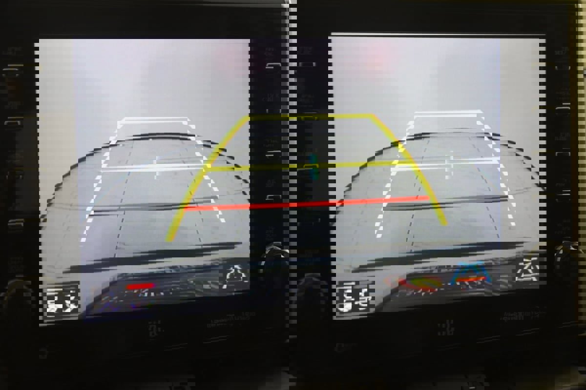 Used 2022 Toyota RAV4 Limited image 9