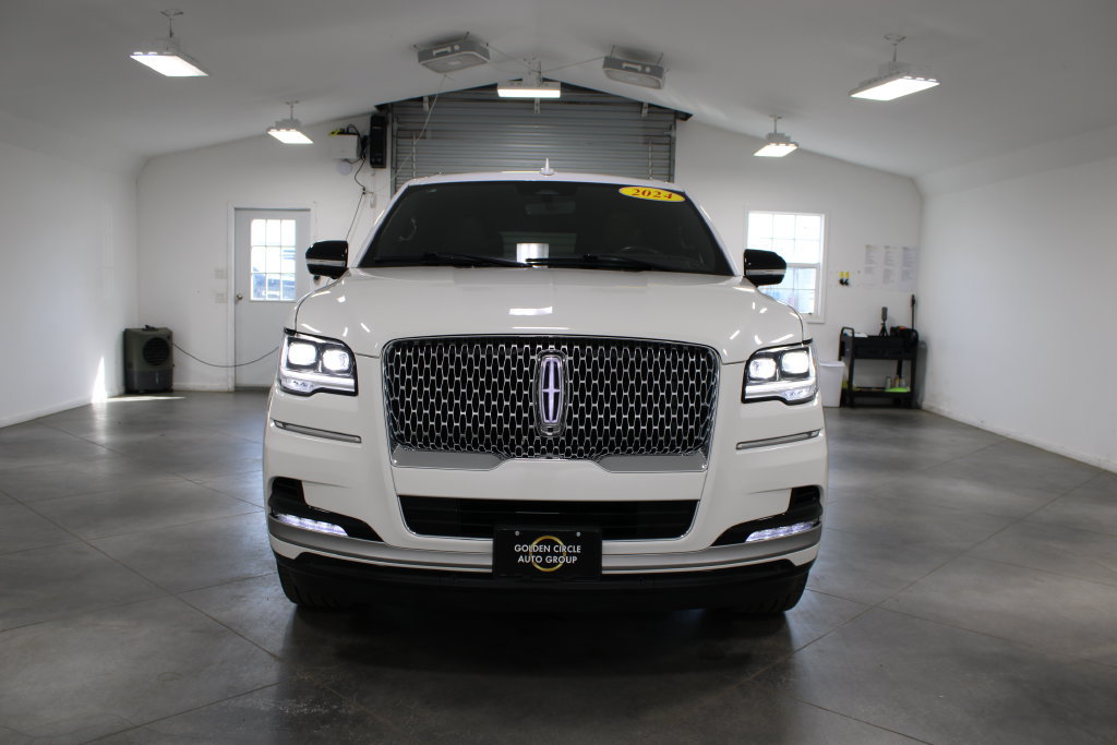 Used 2024 Lincoln Navigator L Reserve AWD/4WD image 3