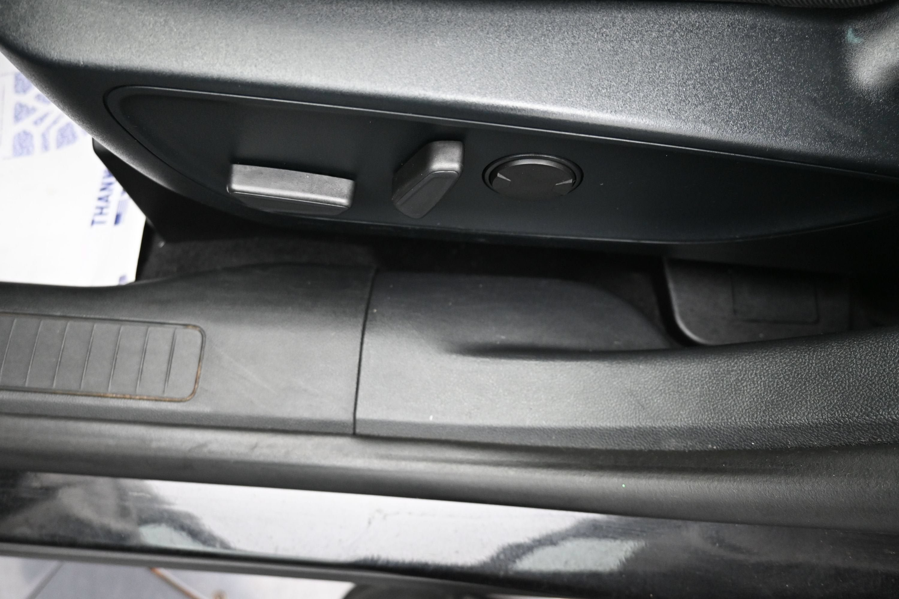 Used 2020 Ford Escape SE FWD image 11