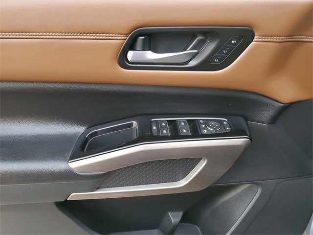 Used 2022 Nissan Pathfinder Platinum image 17