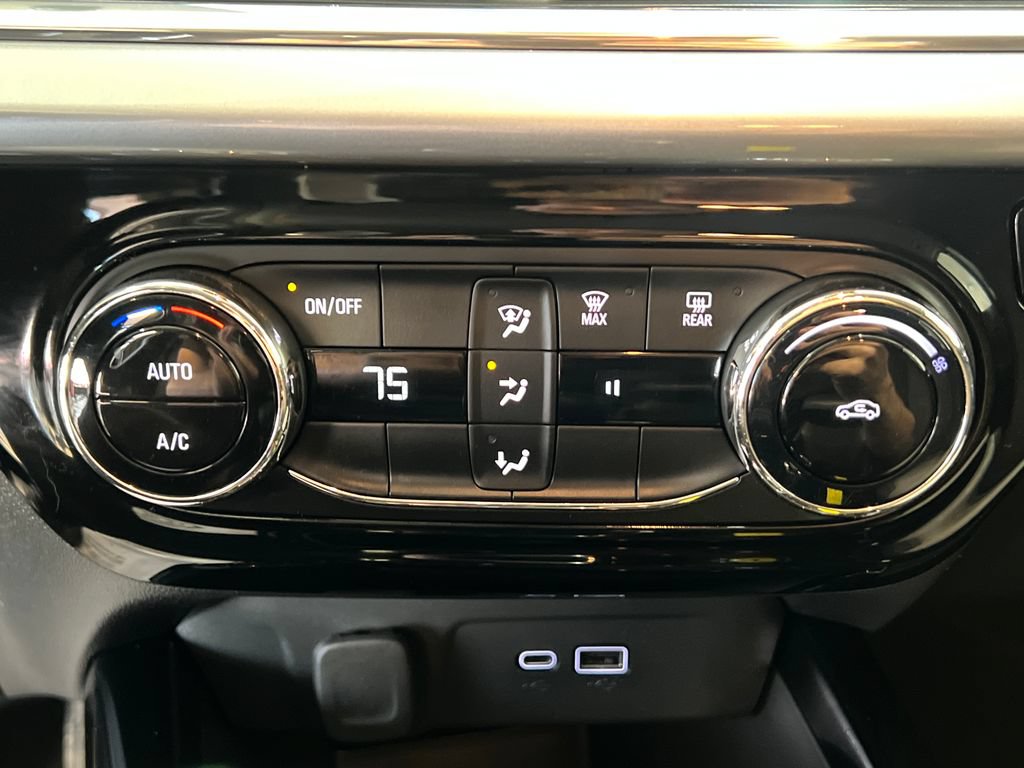 Used 2024 Chevrolet Trax LT FWD image 27