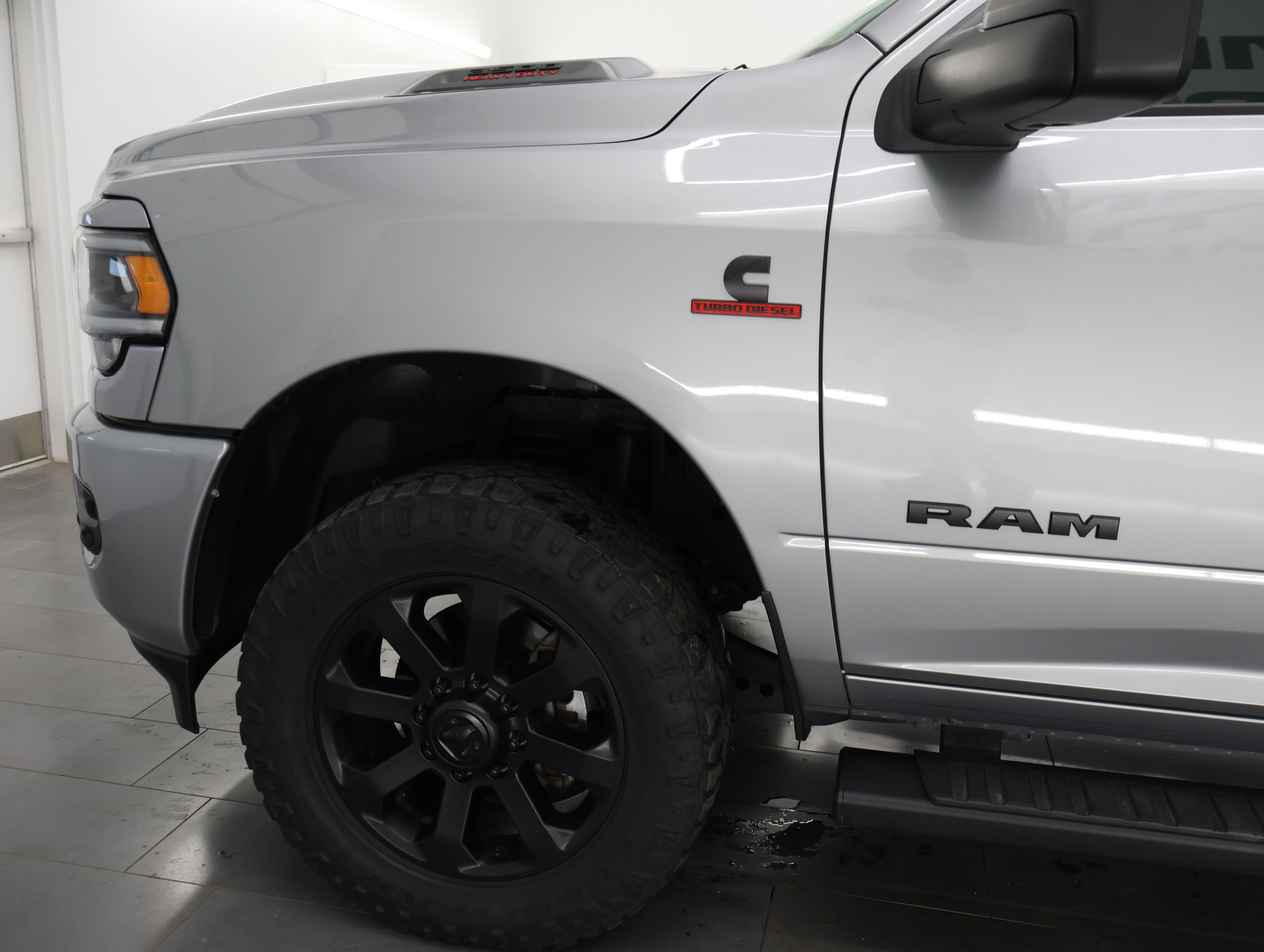 Used 2023 RAM 3500 Laramie AWD/4WD image 36