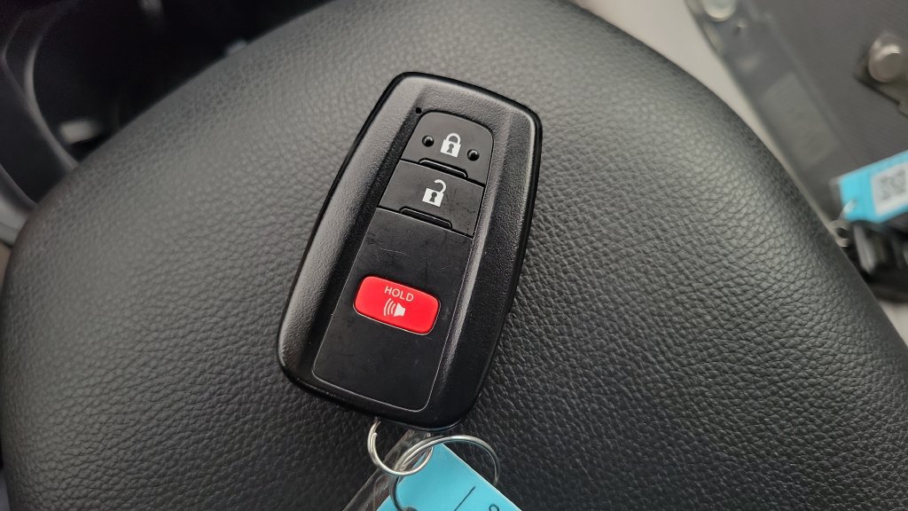 Used 2025 Toyota RAV4 XLE FWD image 22