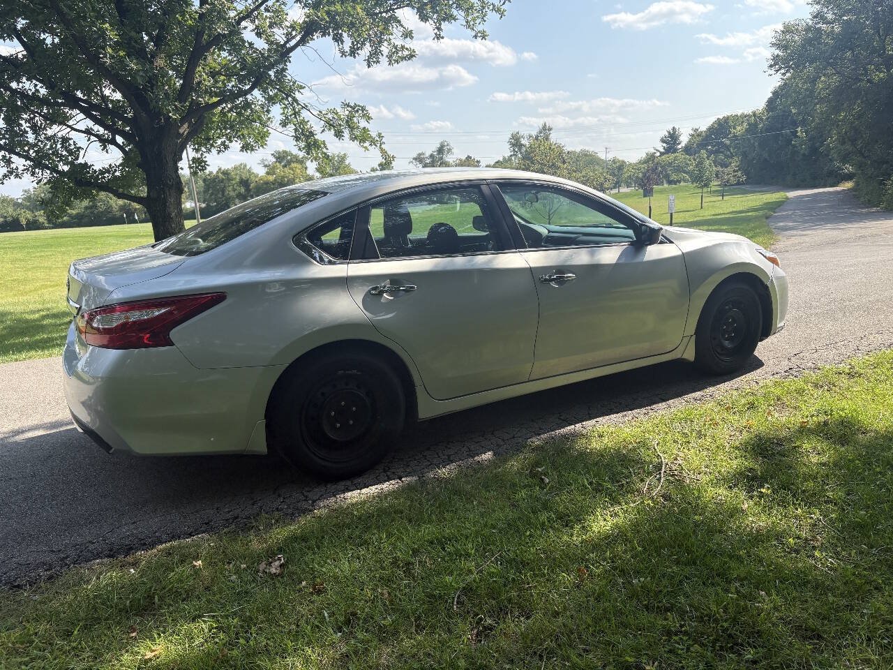 Used 2017 Nissan Altima 2.5 S w/ Power Driver Seat Package FWD image 9