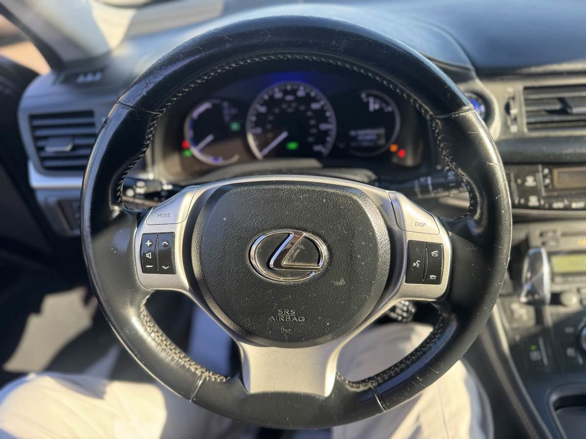 Used 2011 Lexus CT 200h image 15