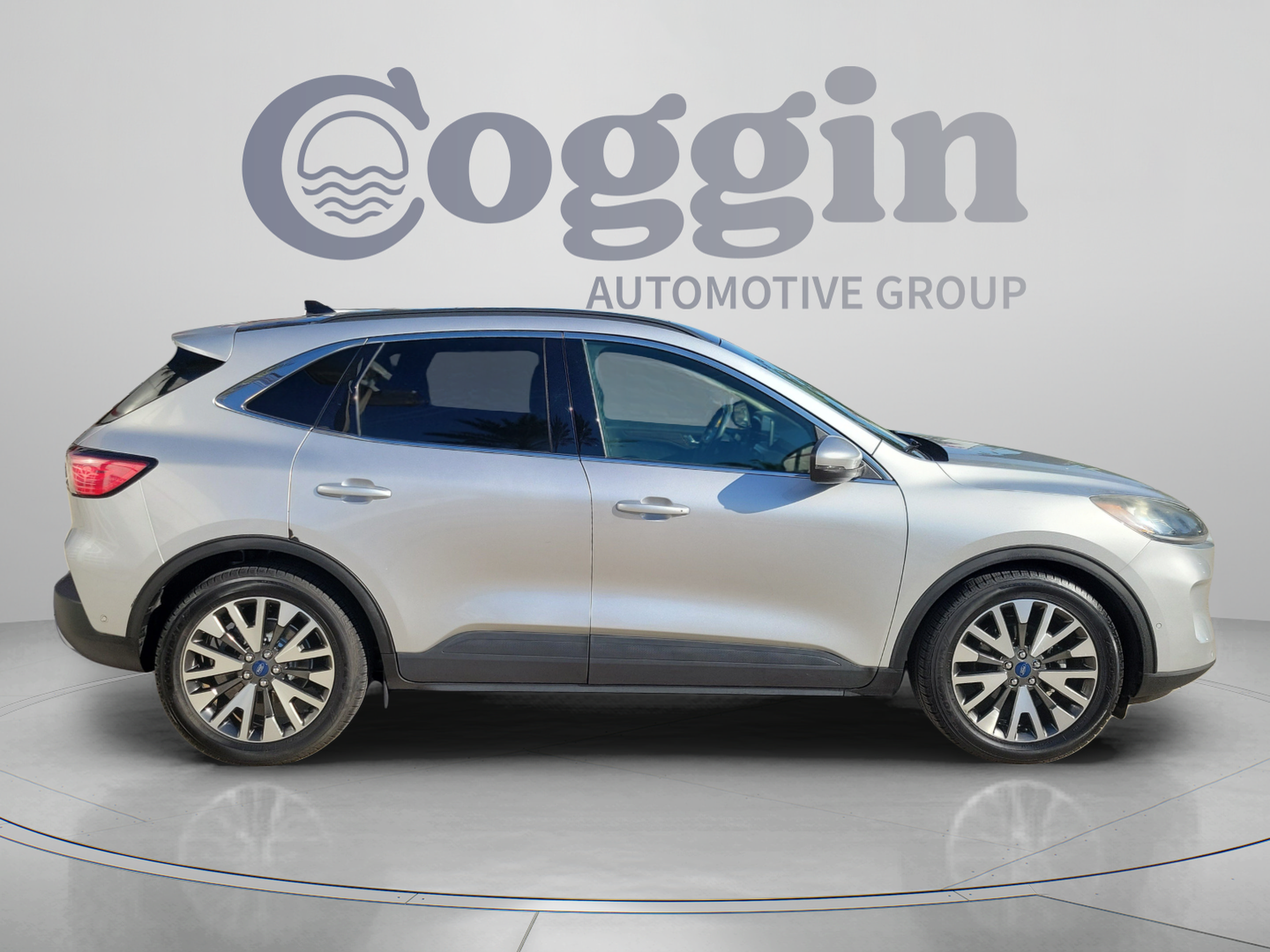Used 2020 Ford Escape Titanium FWD image 4