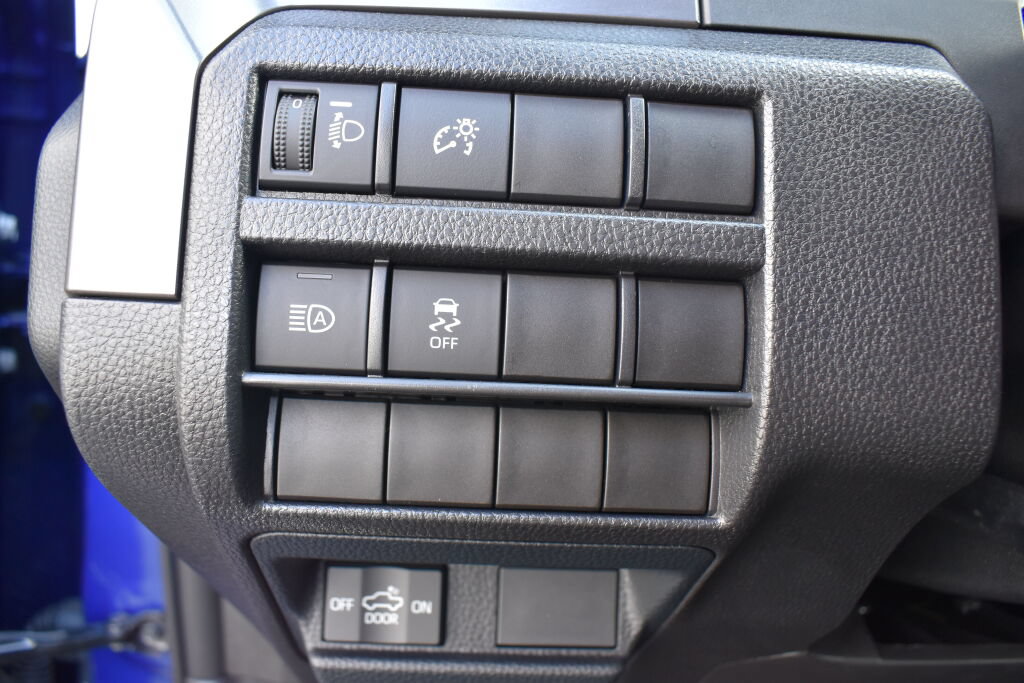 Certified 2025 Toyota Tacoma SR5 AWD/4WD image 15