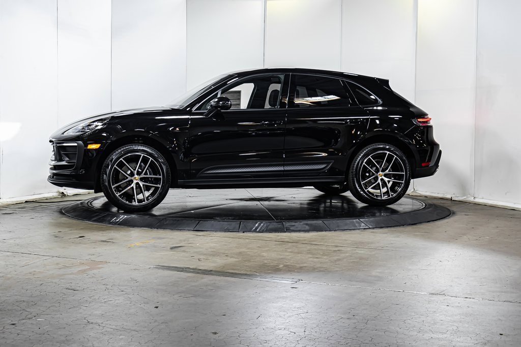 Certified 2025 Porsche Macan image 2