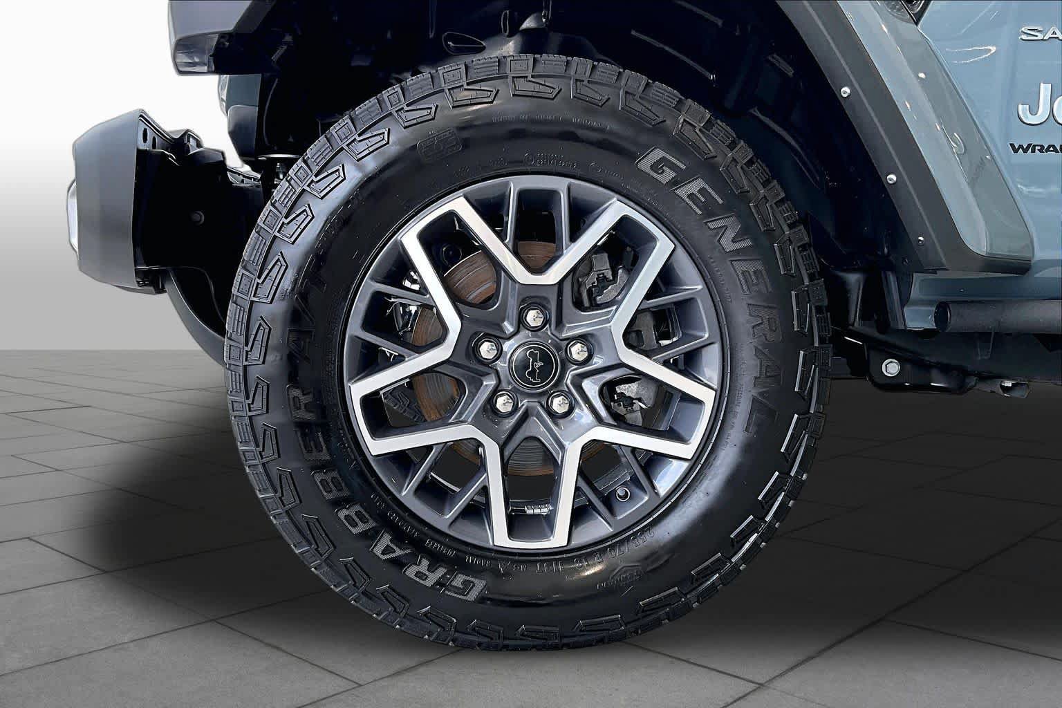 Used 2024 Jeep Wrangler Unlimited Sahara w/ Safety Group AWD/4WD image 10