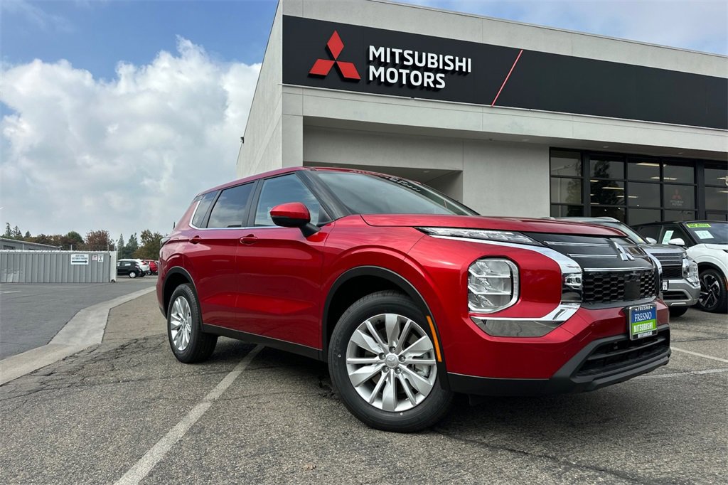 New 2025 Mitsubishi Outlander ES image 2