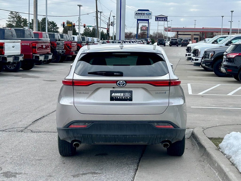 Used 2021 Toyota Venza LE image 4