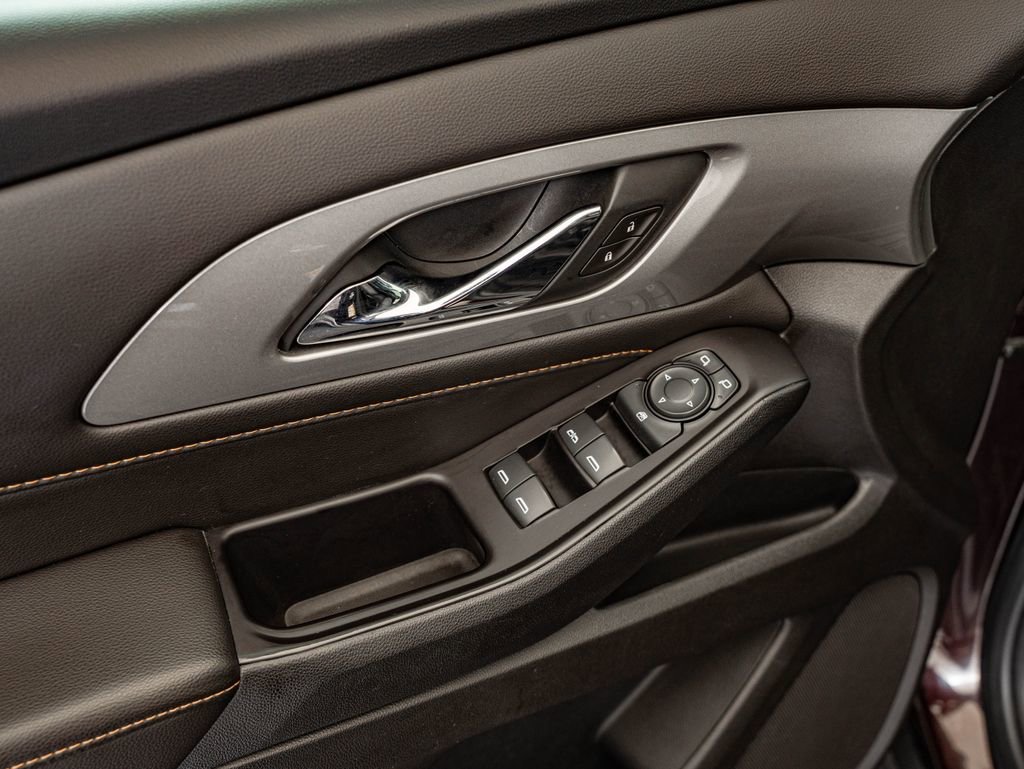 Used 2020 Chevrolet Traverse LT FWD image 15