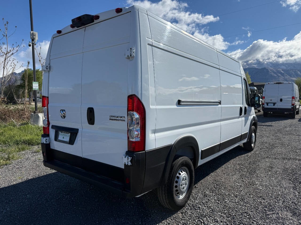 Used 2025 RAM ProMaster 2500 w/ Convenience Group FWD image 3