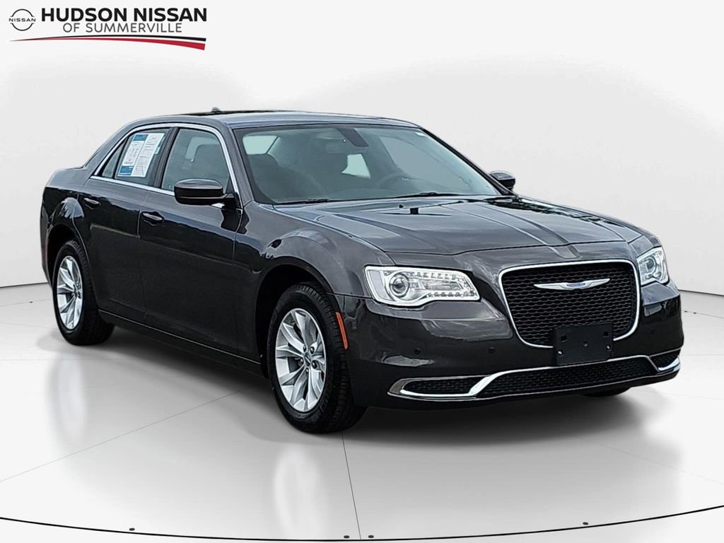 Used 2023 Chrysler 300 Touring image 1