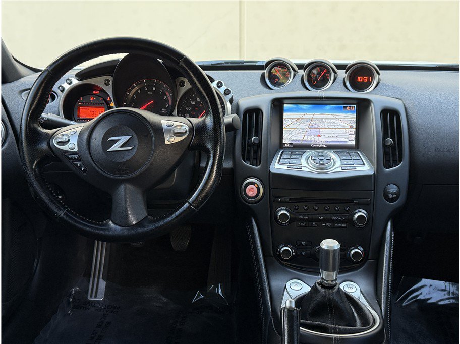 Used 2016 Nissan 370Z Coupe RWD image 13