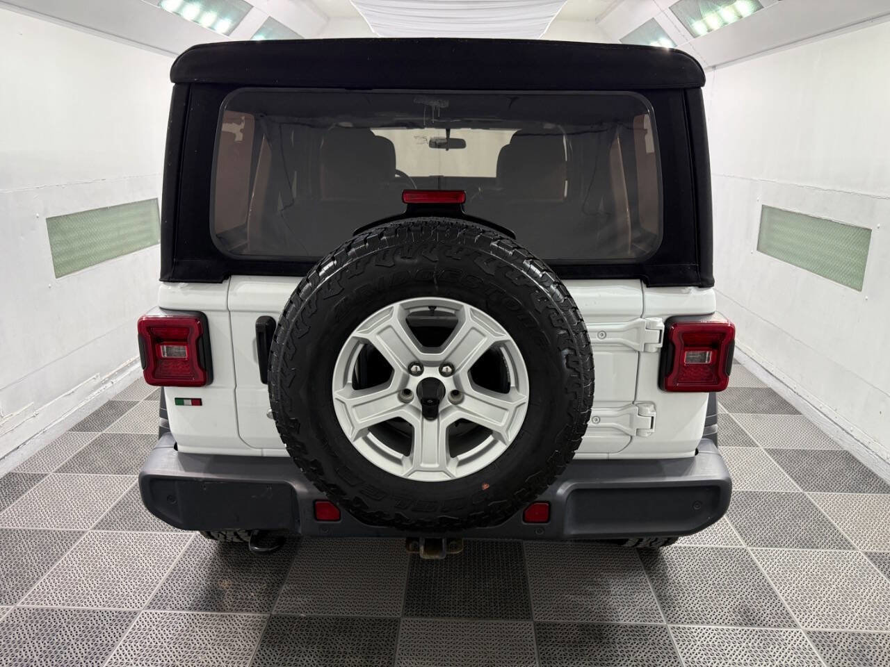 Used 2018 Jeep Wrangler Unlimited Sport S image 13