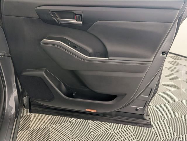 Used 2023 Toyota Highlander XLE image 35