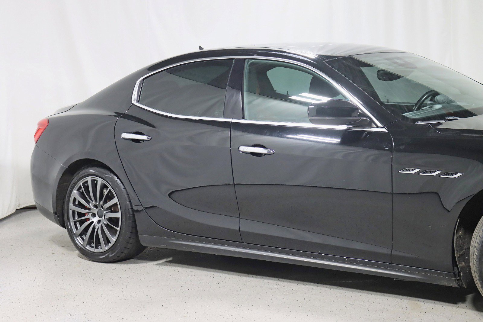 Used 2017 Maserati Ghibli S Q4 AWD/4WD image 3