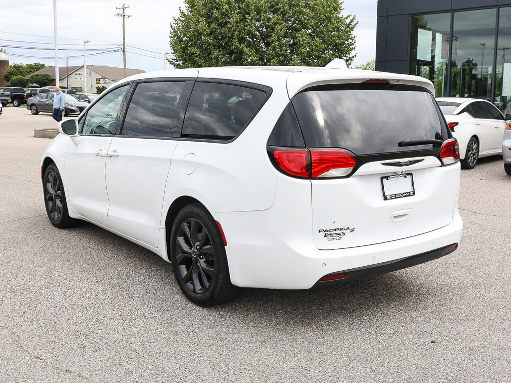Used 2018 Chrysler Pacifica Touring Plus w/ S Appearance Package FWD image 4