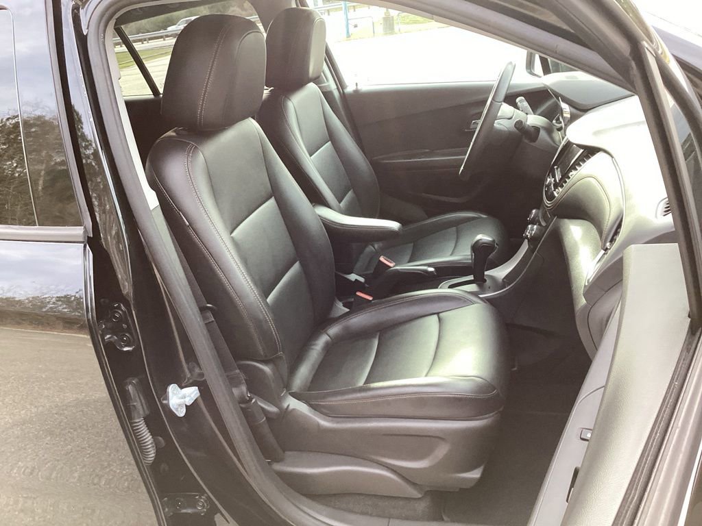 Used 2021 Chevrolet Trax LT w/ Premium Seat Package image 32