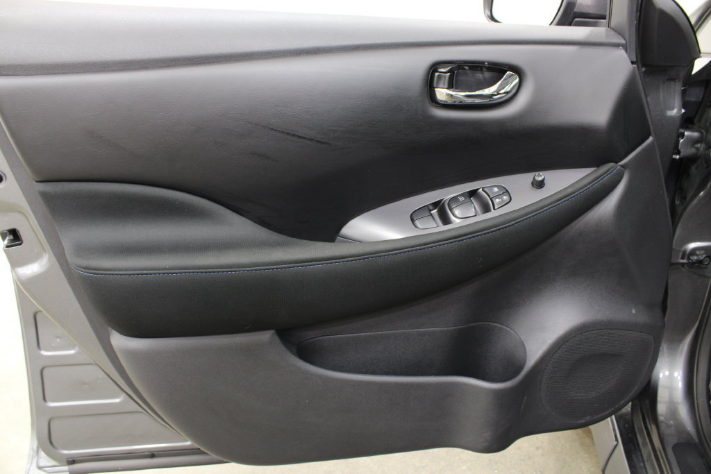 Used 2025 Nissan Leaf S FWD image 16