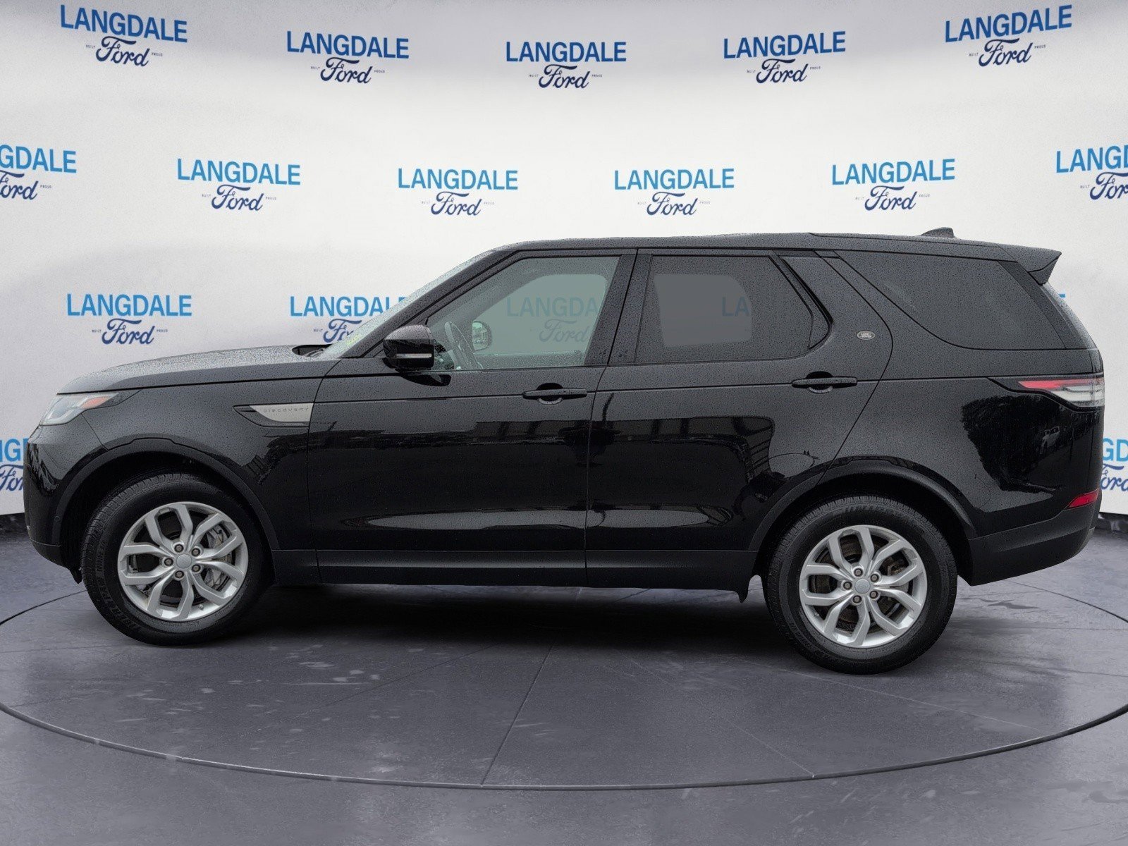 Used 2020 Land Rover Discovery SE image 10