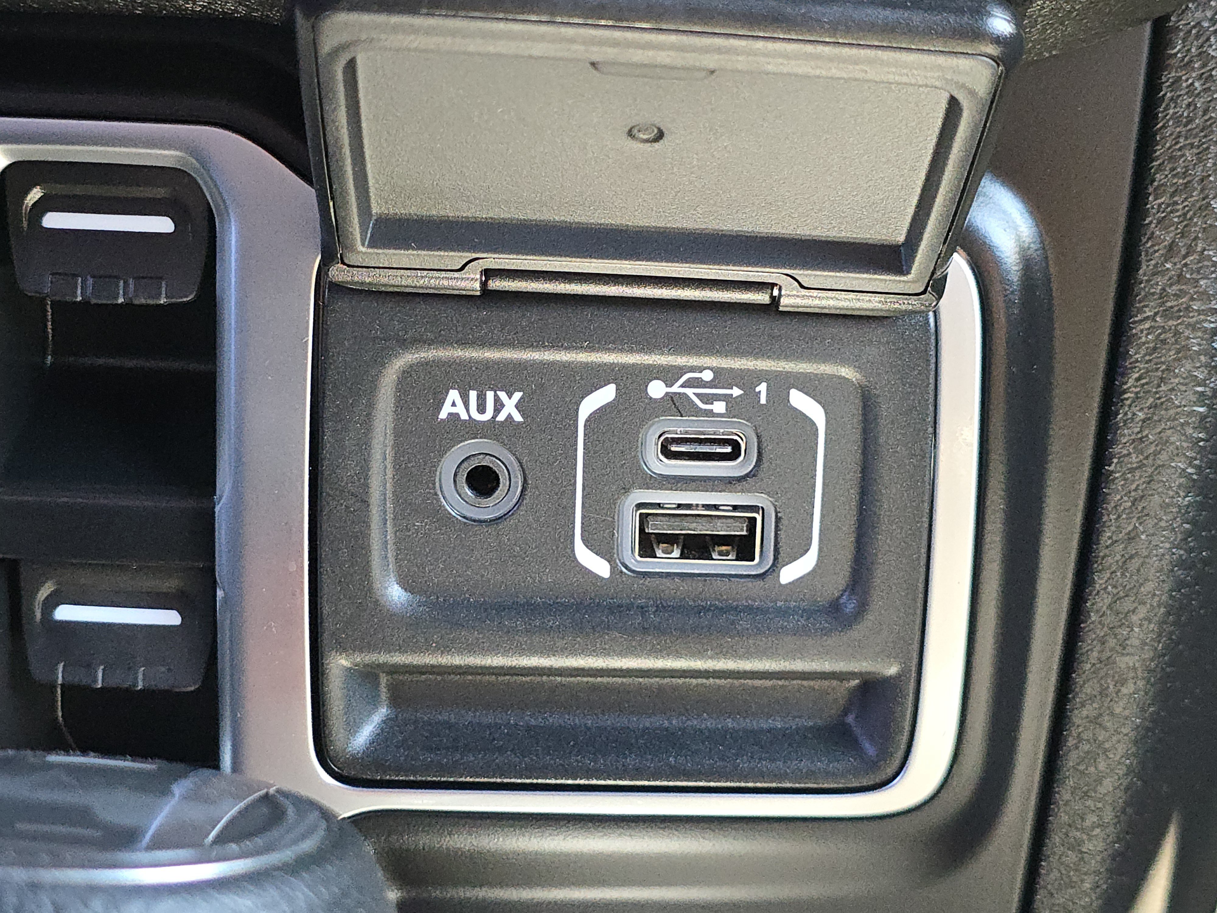 Used 2025 Jeep Wrangler Unlimited Sport AWD/4WD image 13