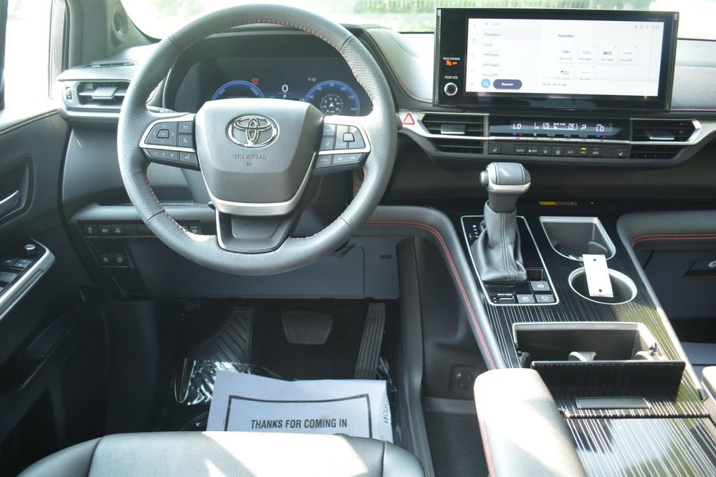 Used 2026 Toyota Sienna XSE AWD/4WD image 3