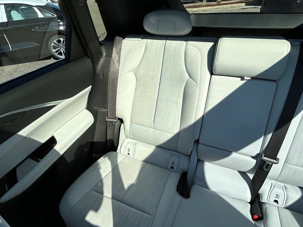 Used 2024 Cadillac Lyriq Luxury RWD image 13