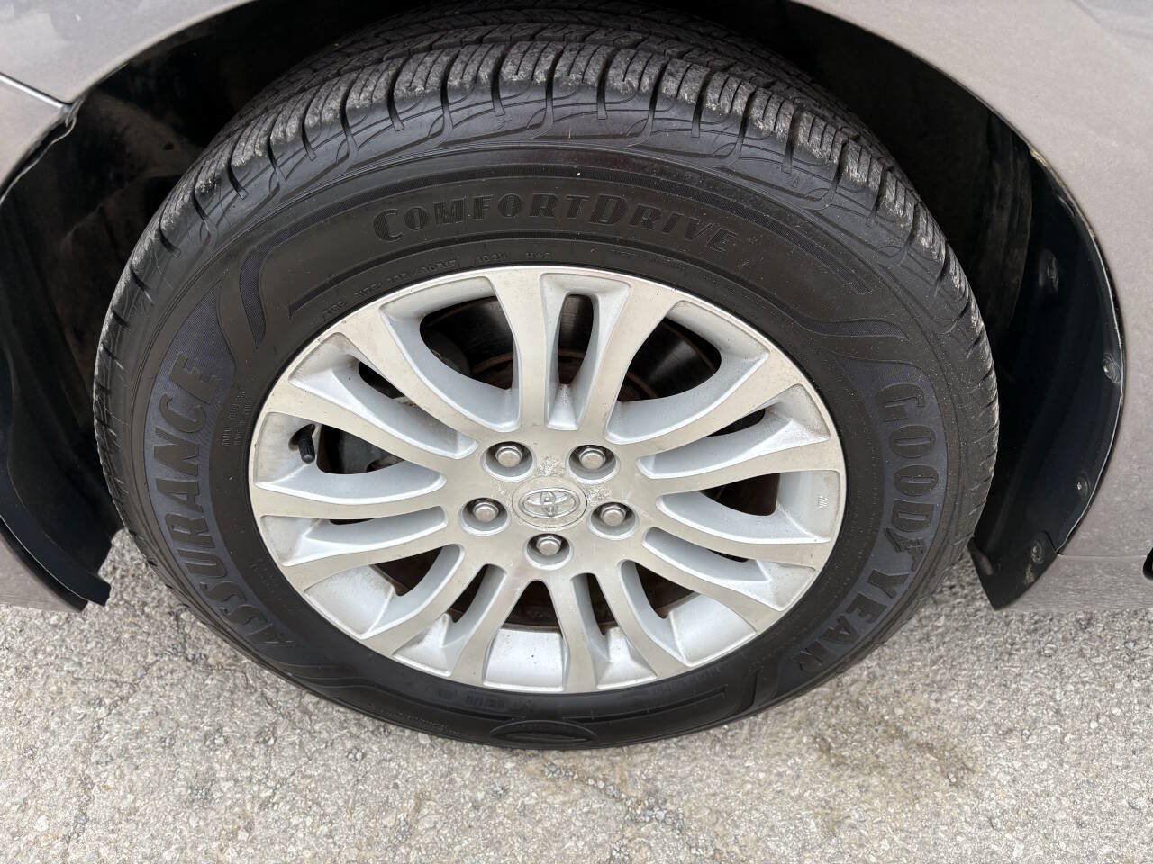 Used 2011 Toyota Sienna XLE w/ Entertainment Pkg FWD image 18