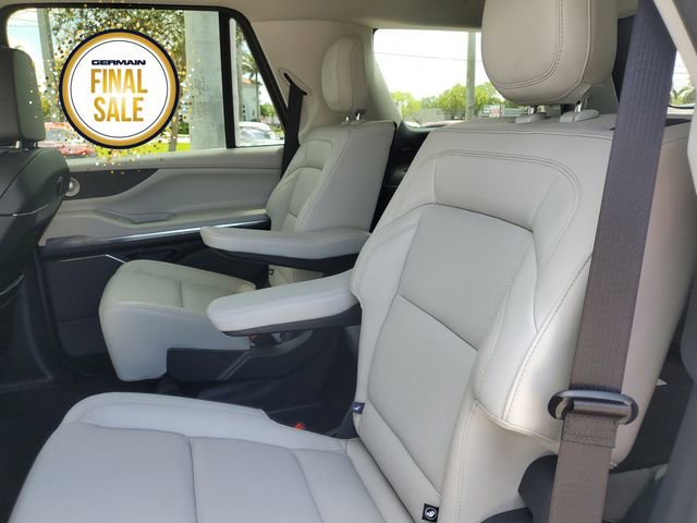 New 2025 Lincoln Navigator Reserve image 17