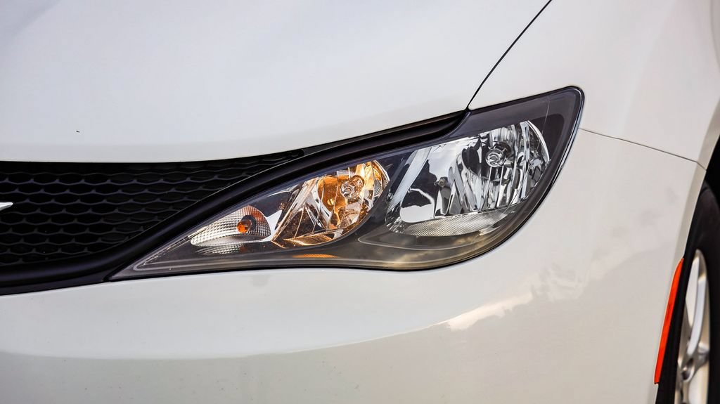 Used 2024 Chrysler Voyager LX FWD image 5