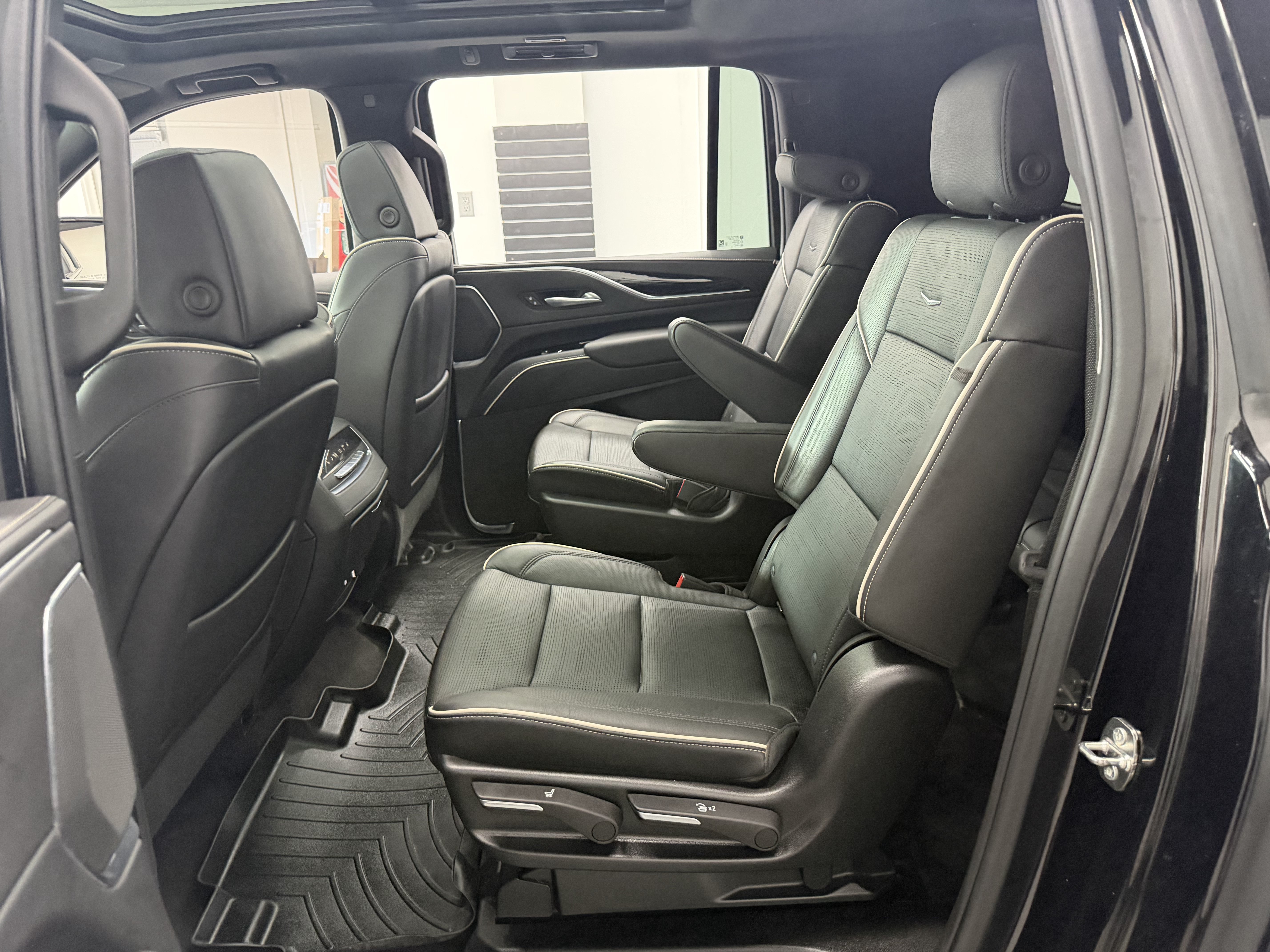 Used 2022 Cadillac Escalade ESV Sport w/ Touring Package AWD/4WD image 27