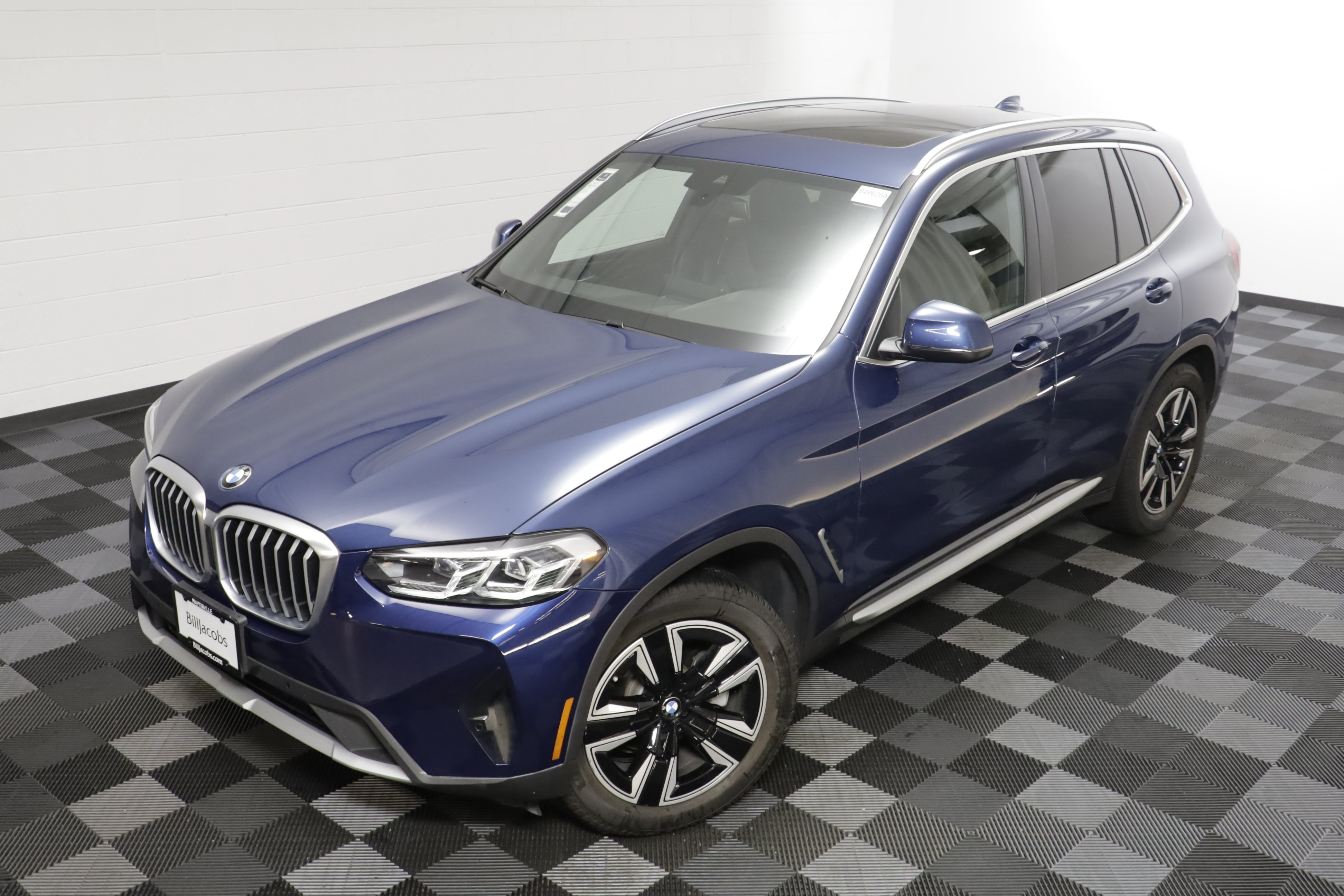 Used 2022 BMW X3 xDrive30i w/ Convenience Package AWD/4WD image 2