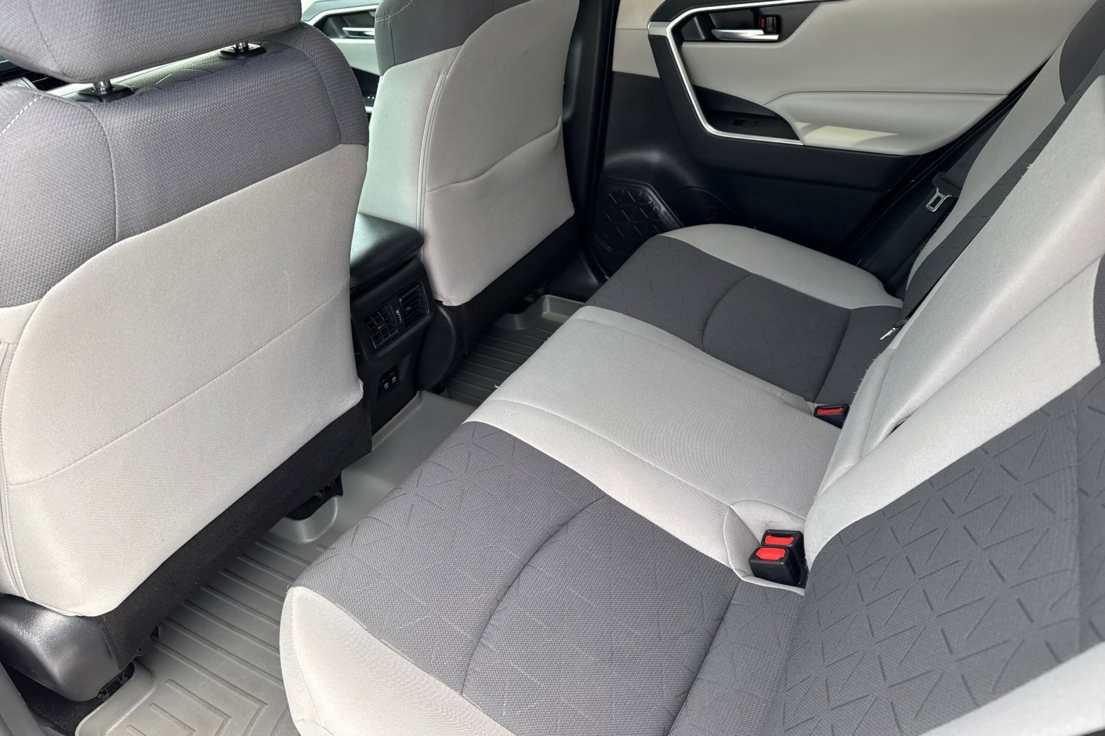 Used 2020 Toyota RAV4 XLE w/ Convenience Package AWD/4WD image 12