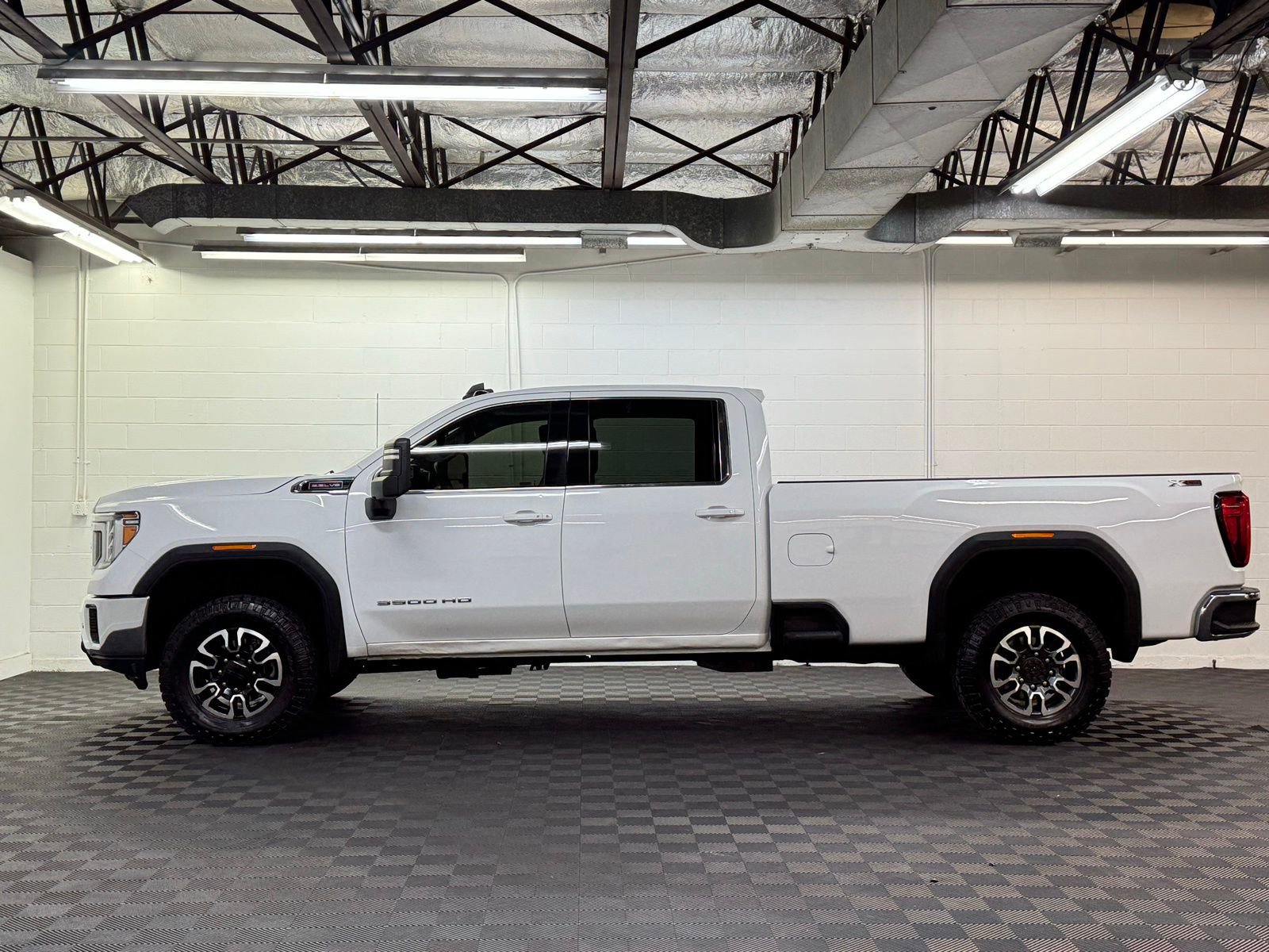 Used 2020 GMC Sierra 3500 SLE w/ SLE Convenience Package image 3