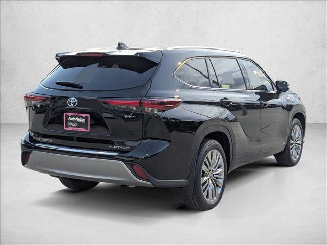 New 2026 Toyota Highlander Platinum image 2