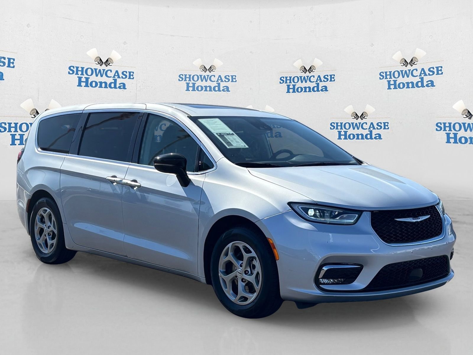 Used 2024 Chrysler Pacifica Limited image 10