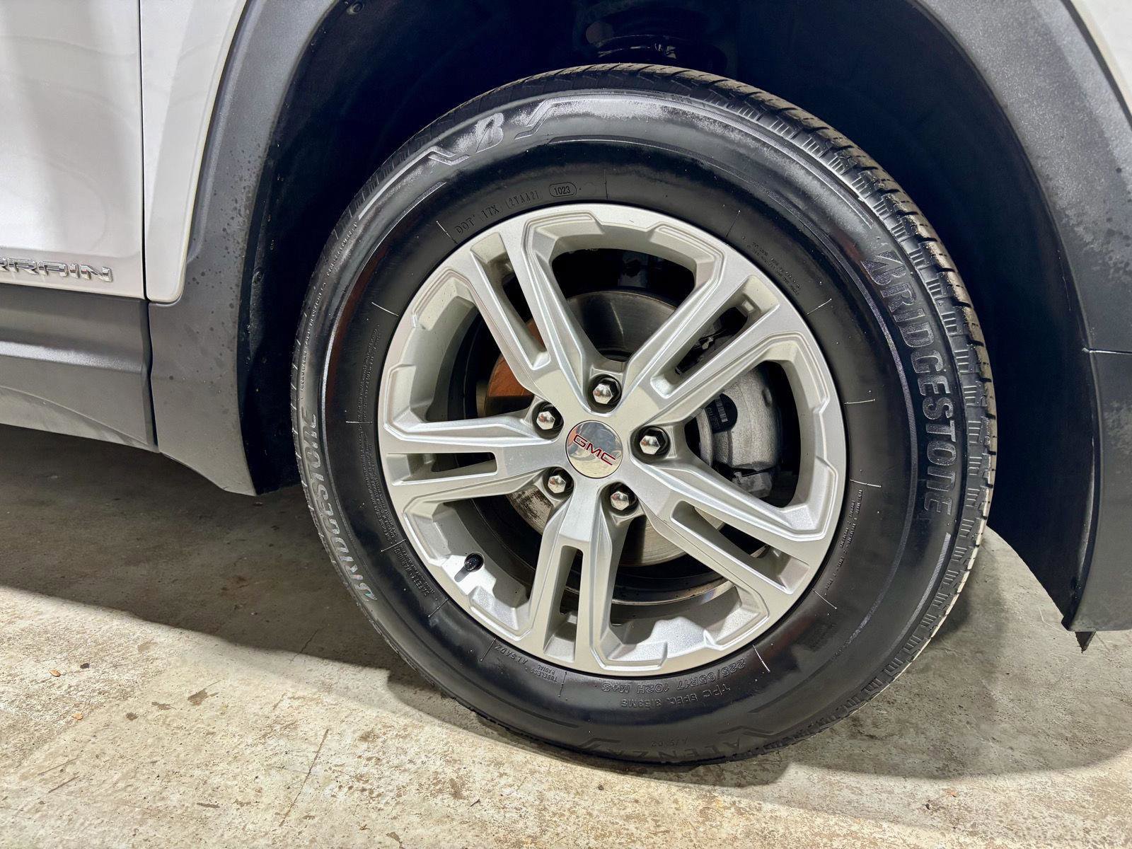 Used 2023 GMC Terrain SLE w/ Driver Convenience Package image 23