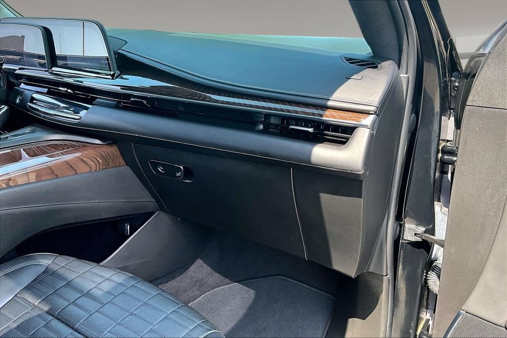 Used 2023 Cadillac Escalade ESV Sport Platinum w/ LPO, ONYX Package AWD/4WD image 16