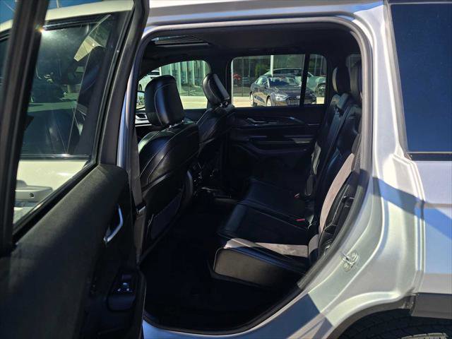 Used 2023 Jeep Grand Cherokee Altitude image 18