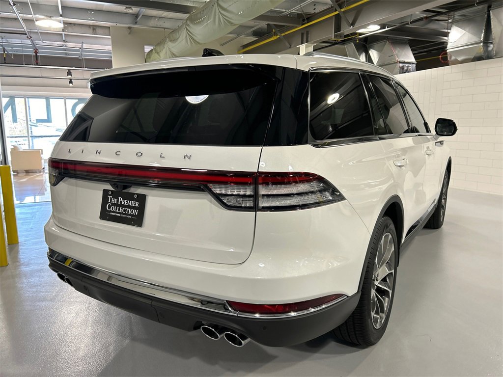 Used 2025 Lincoln Aviator Reserve w/ Illumination Package image 2