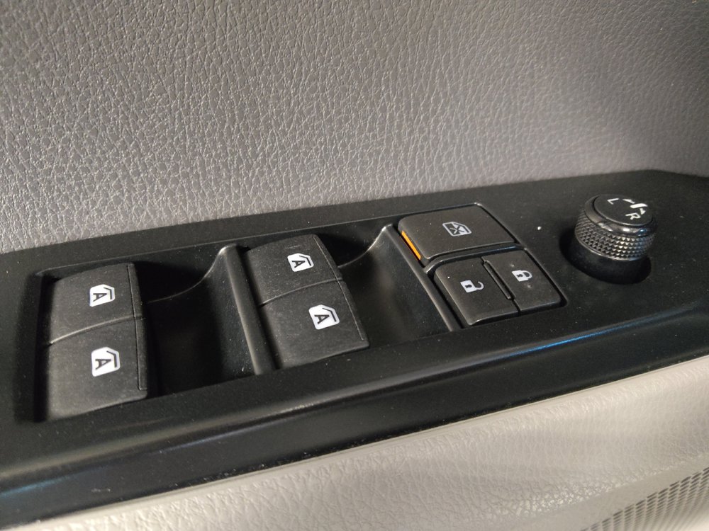 Used 2018 Toyota Camry SE w/ Convenience Package FWD image 27