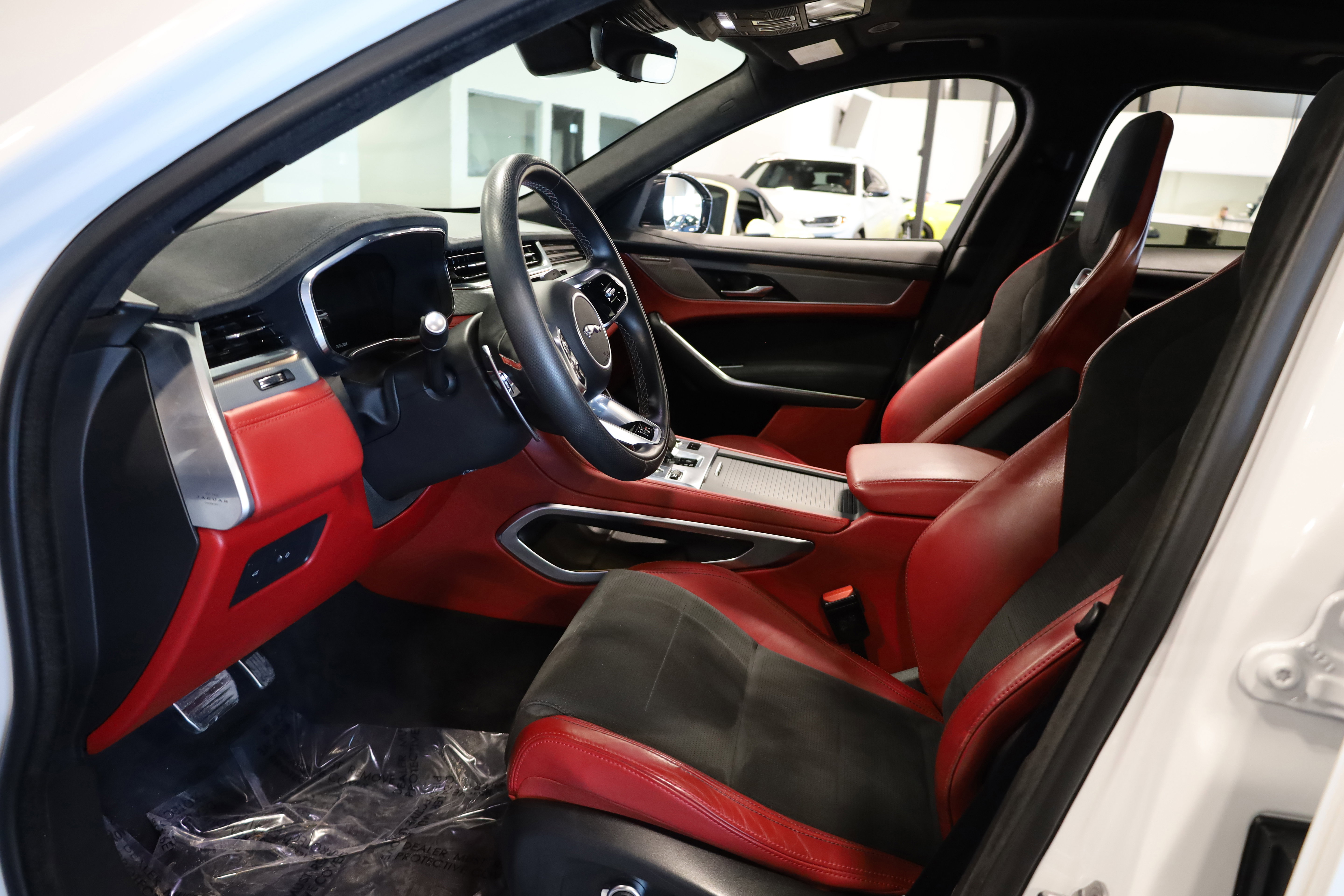 Used 2023 Jaguar F-PACE SVR image 16