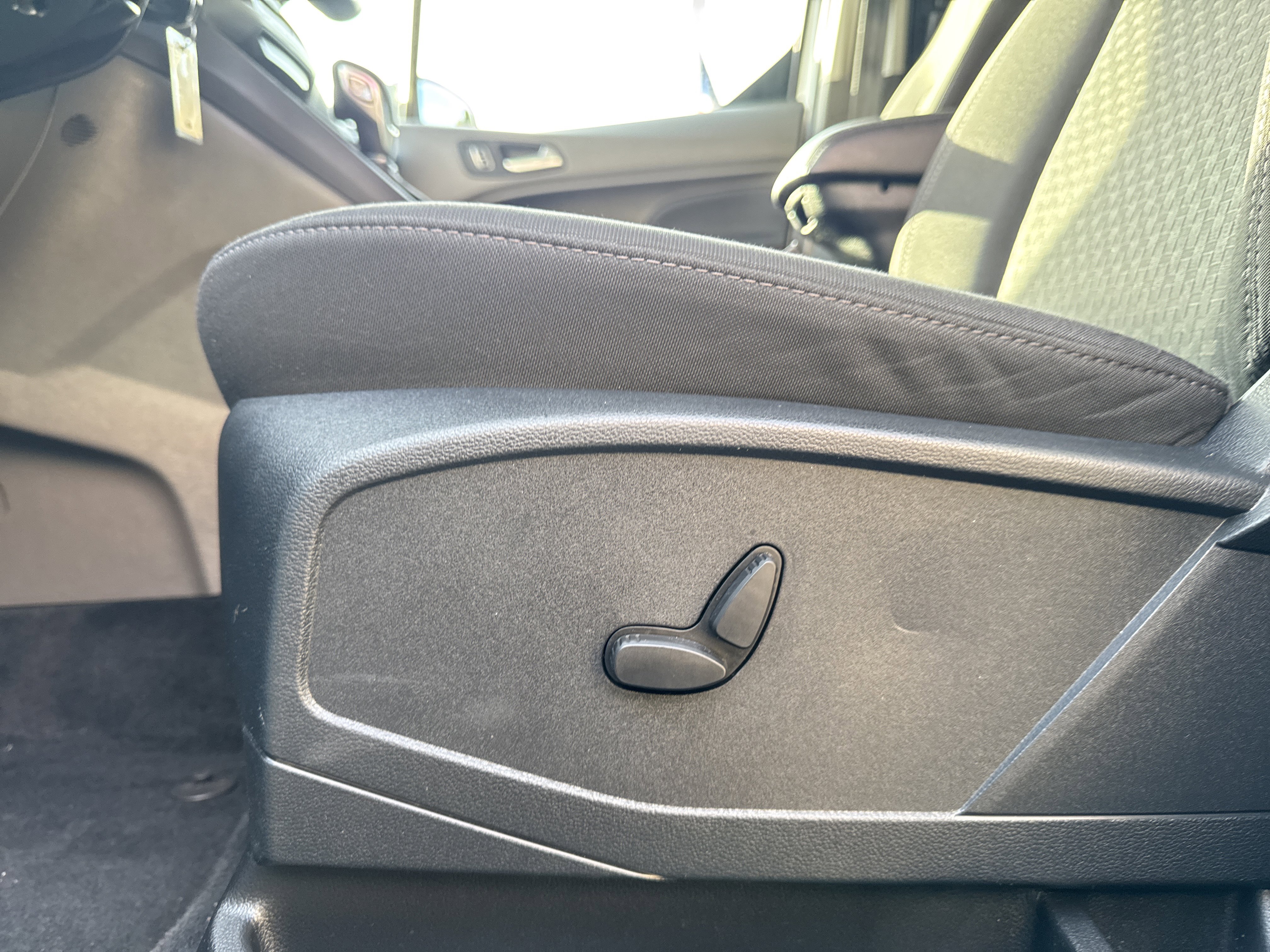 Used 2022 Ford Transit Connect XLT image 15